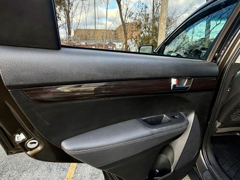 Used 2011 Kia Sorento EX image 17