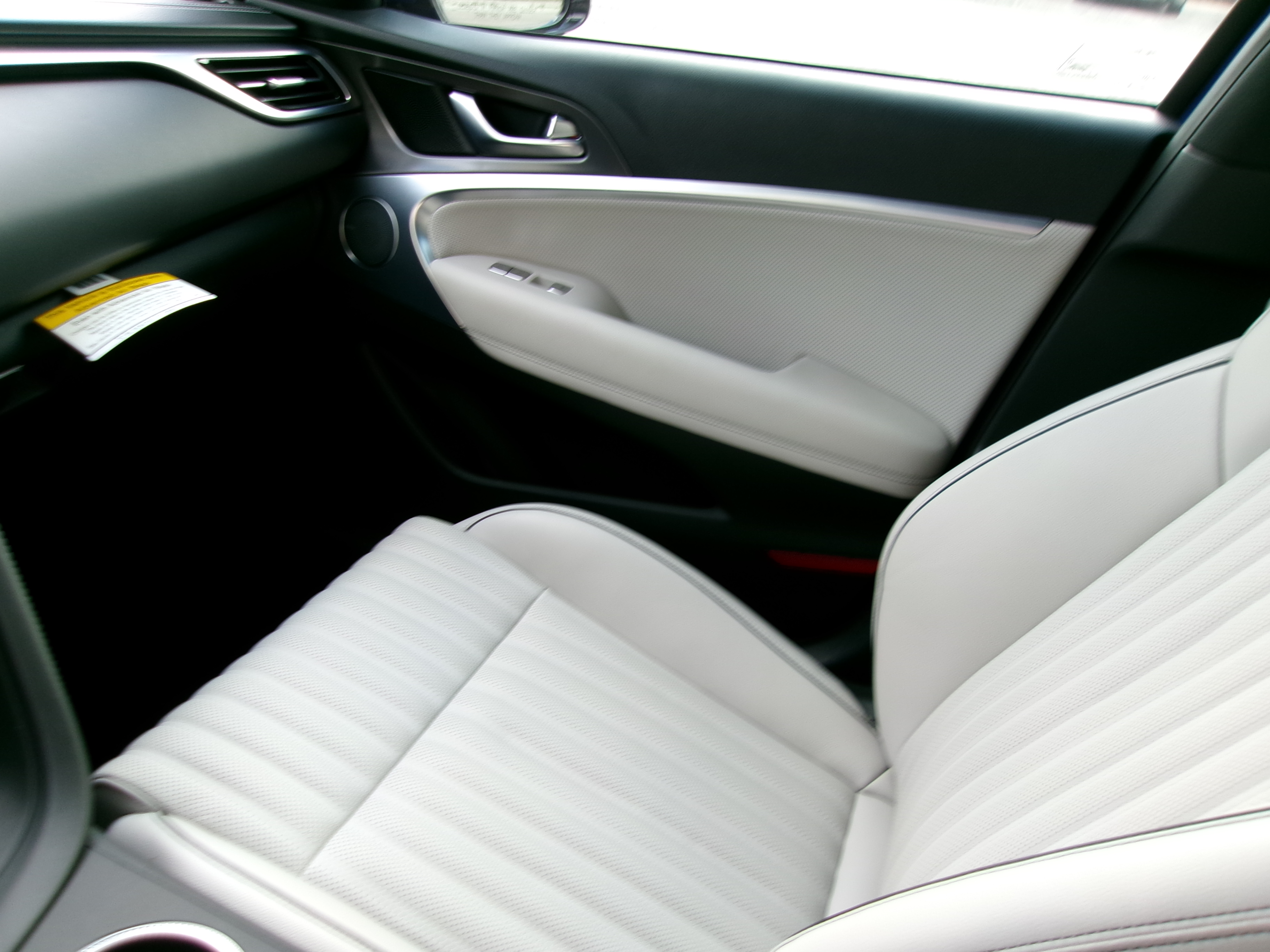 Used 2024 Genesis G70 2.5T Prestige RWD image 8
