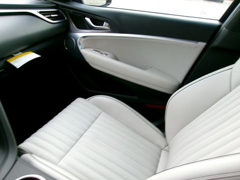 Used 2024 Genesis G70 2.5T Prestige RWD image 8