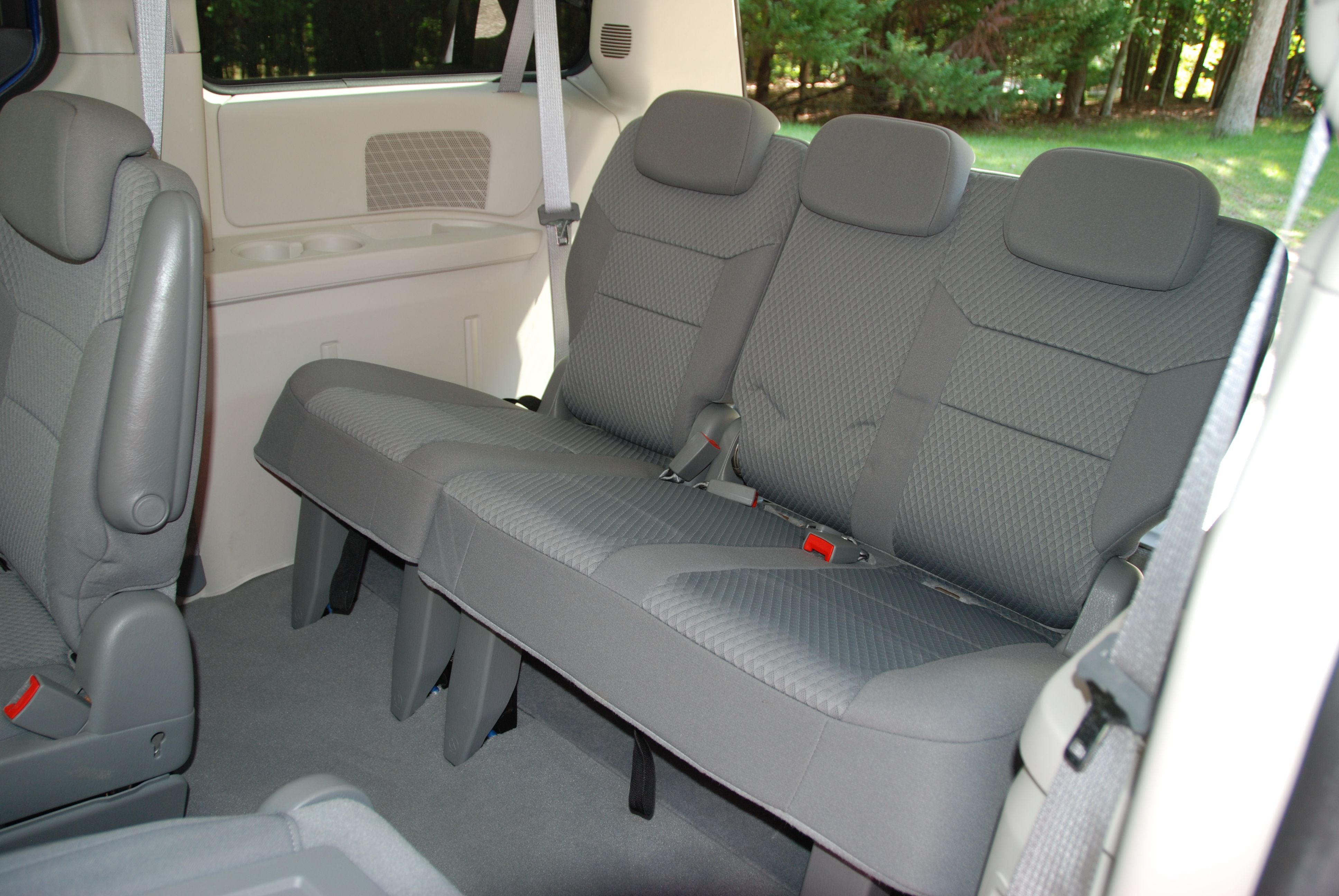 Used 2010 Dodge Grand Caravan SE FWD image 25