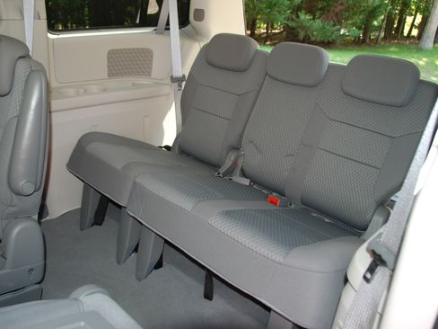 Used 2010 Dodge Grand Caravan SE FWD image 25