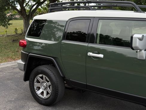 Used 2014 Toyota FJ Cruiser AWD/4WD image 53