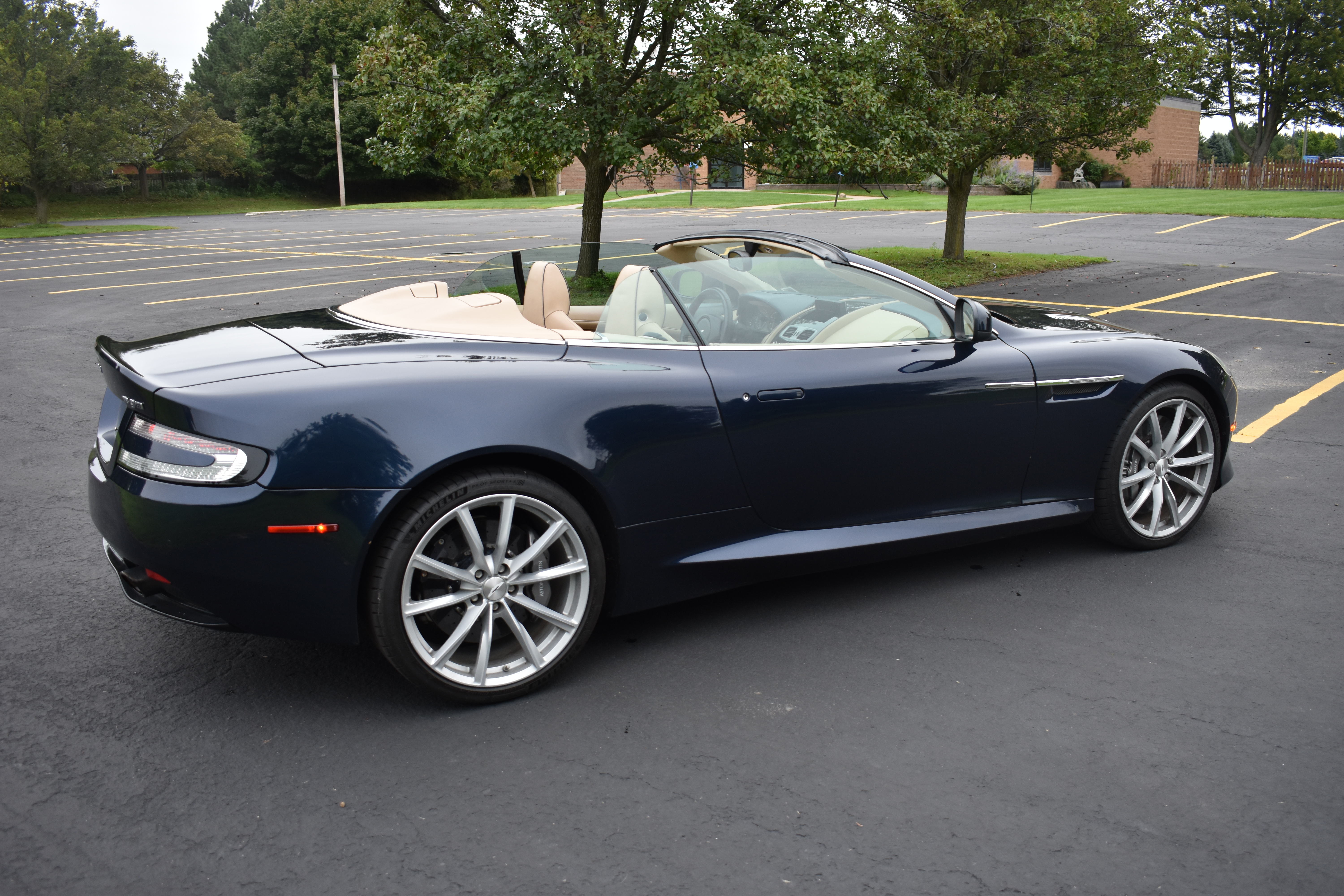 Used 2016 Aston Martin DB9 GT Volante RWD image 15