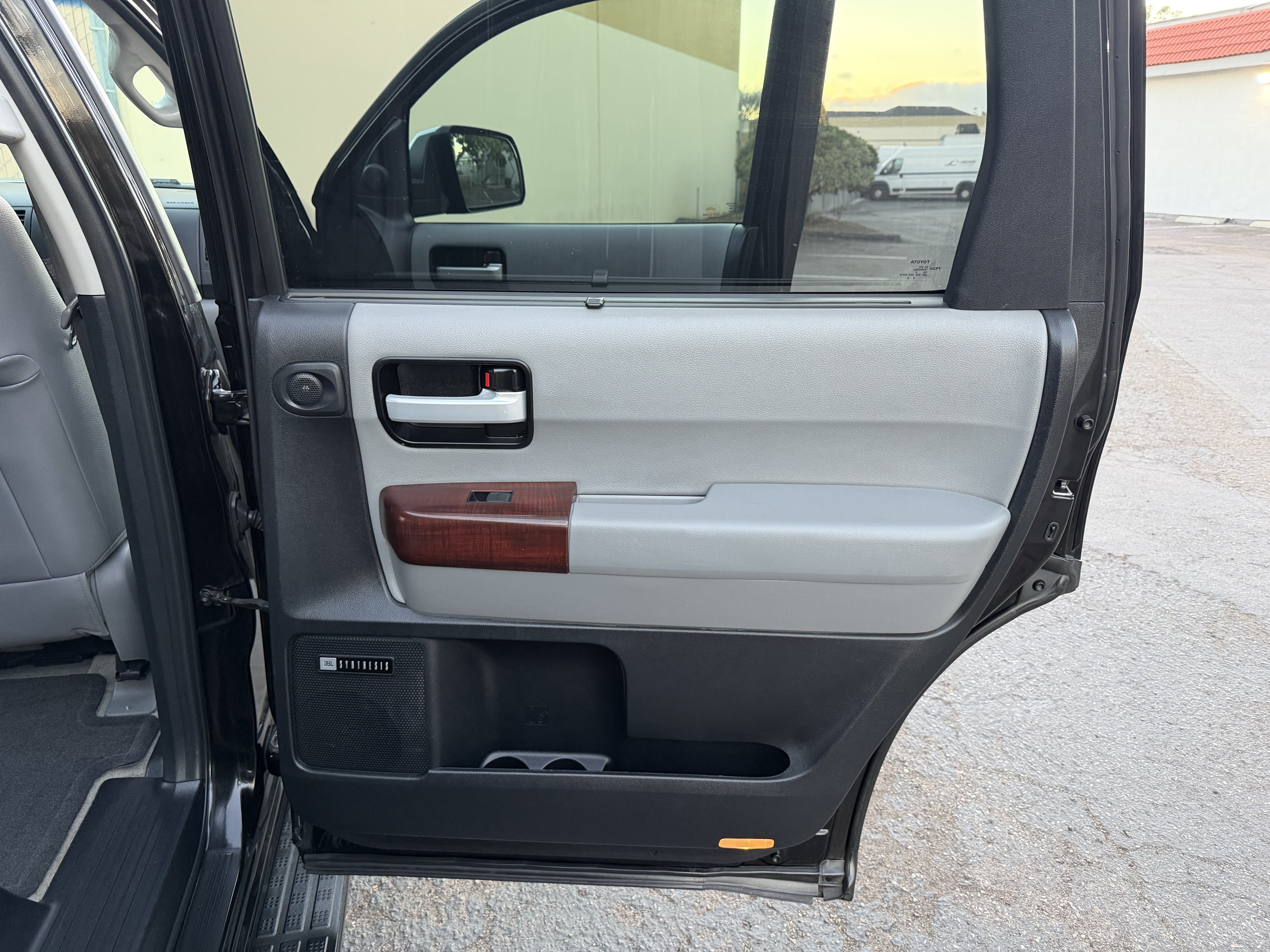 Used 2011 Toyota Sequoia Platinum AWD/4WD image 27