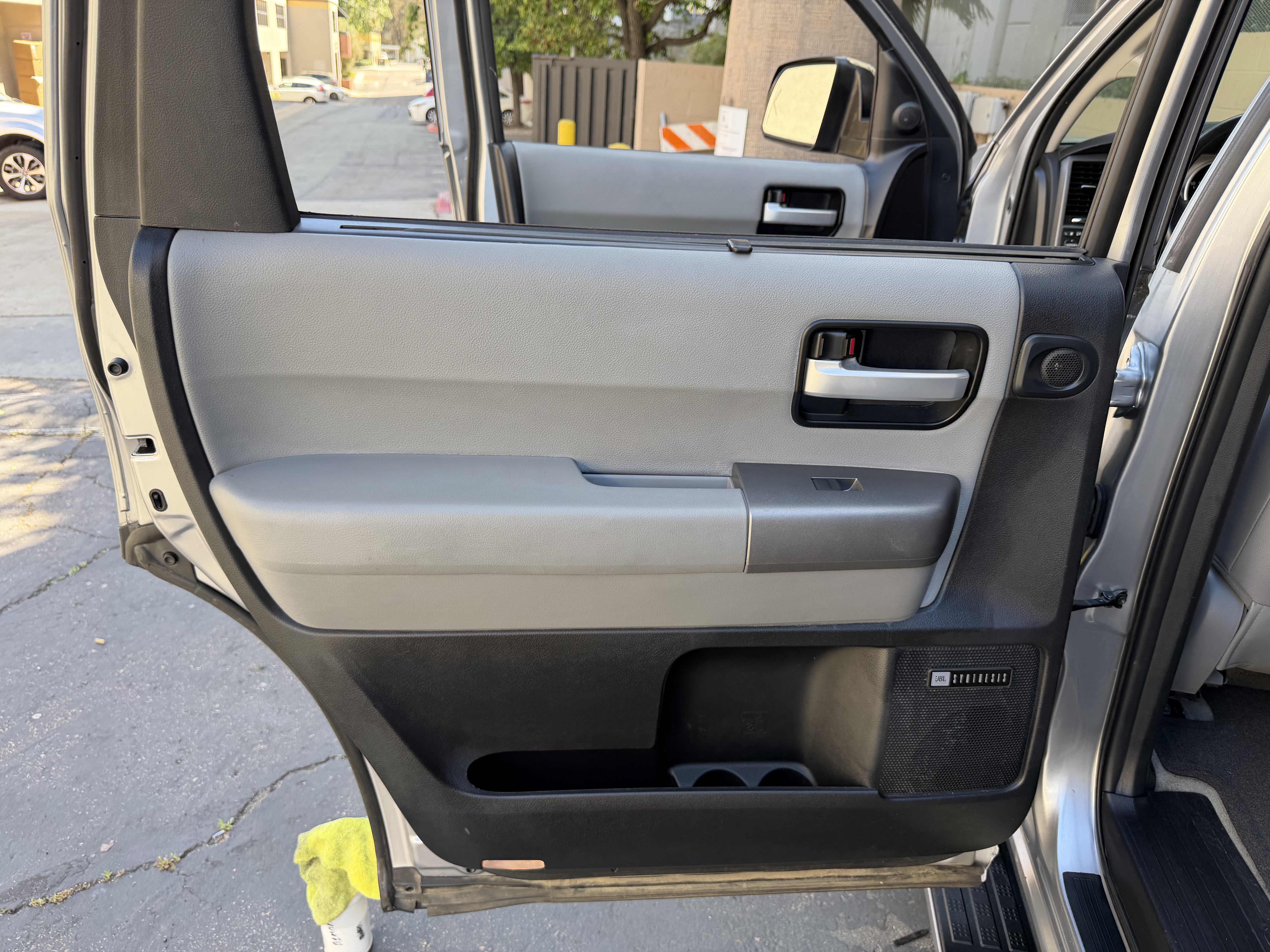 Used 2011 Toyota Sequoia Limited AWD/4WD image 23