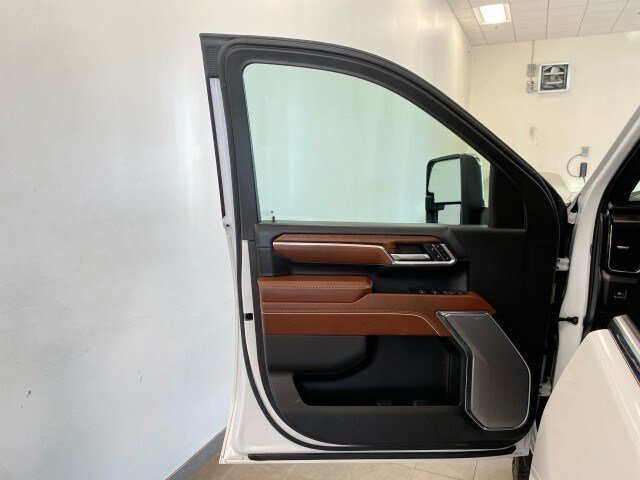 Used 2024 GMC Sierra 3500 Denali Ultimate AWD/4WD image 19