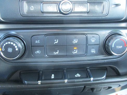 Used 2019 Chevrolet Silverado 1500 LD image 35