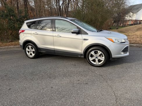 Used 2014 Ford Escape SE image 8