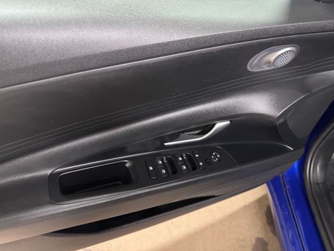 Used 2023 Hyundai Elantra SEL image 3