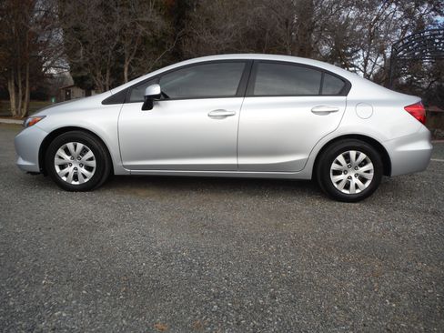 Used 2012 Honda Civic LX image 2