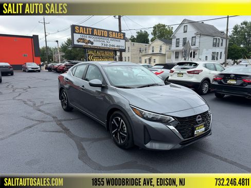 Used 2025 Nissan Sentra SV FWD image 1