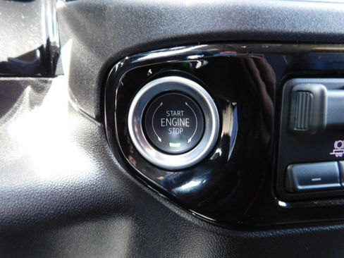 Used 2025 GMC Sierra 1500 SLT image 15