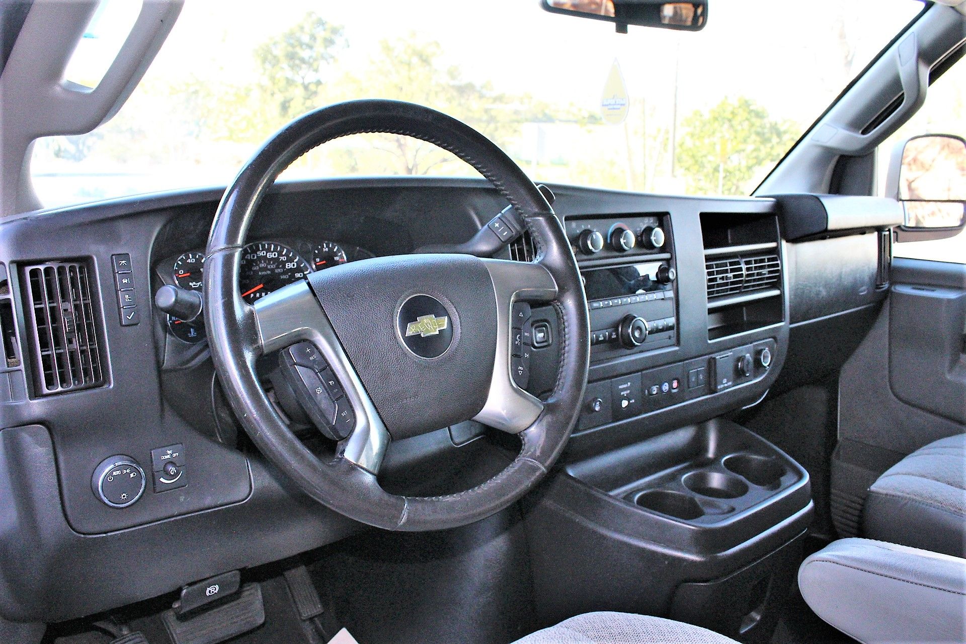 Used 2019 Chevrolet Express 3500 LT RWD image 14