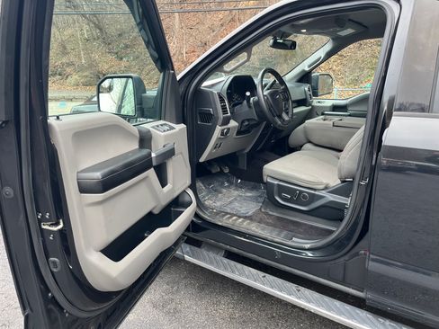 Used 2015 Ford F150 XLT image 5