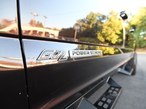 Used 2018 Ford F350 Lariat image 13