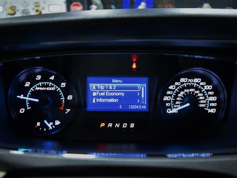 Used 2015 Ford Taurus SE image 23