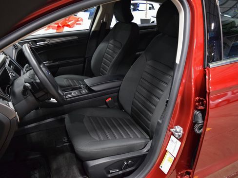 Used 2019 Ford Fusion SE FWD image 18