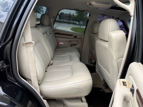 Used 2002 Cadillac Escalade image 14