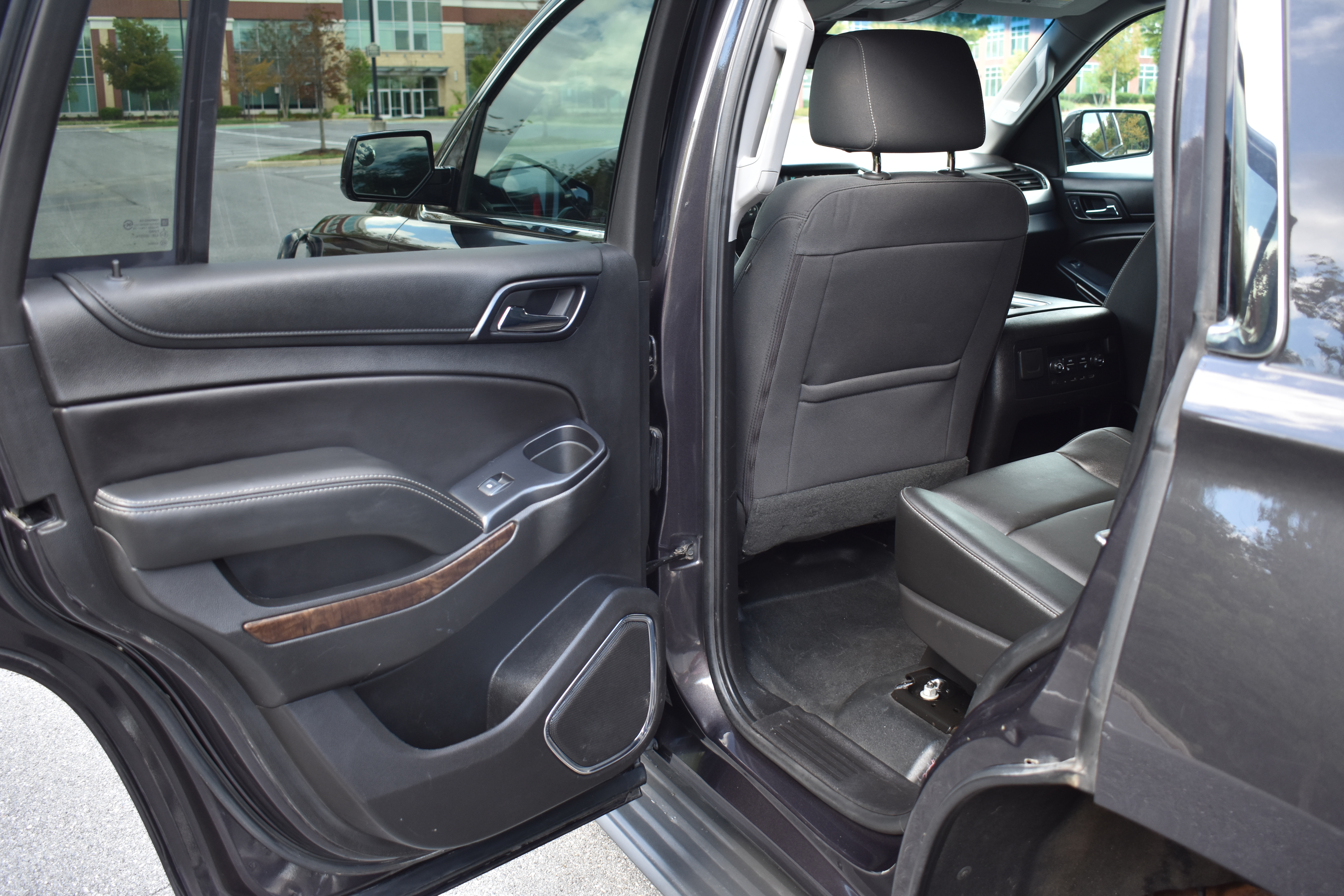 Used 2018 Chevrolet Tahoe 4WD image 36