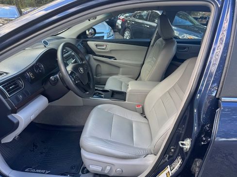 Used 2016 Toyota Camry LE image 7