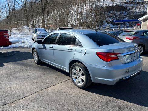 Used 2013 Chrysler 200 Touring image 3