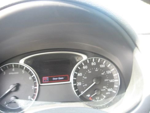 Used 2016 Nissan Altima Sedan w/ Premium Pkg FWD image 10