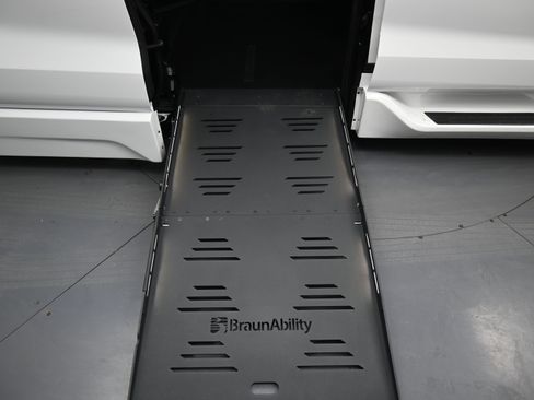 Used 2026 Toyota Sienna LE image 13