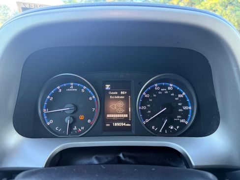 Used 2018 Toyota RAV4 LE image 9