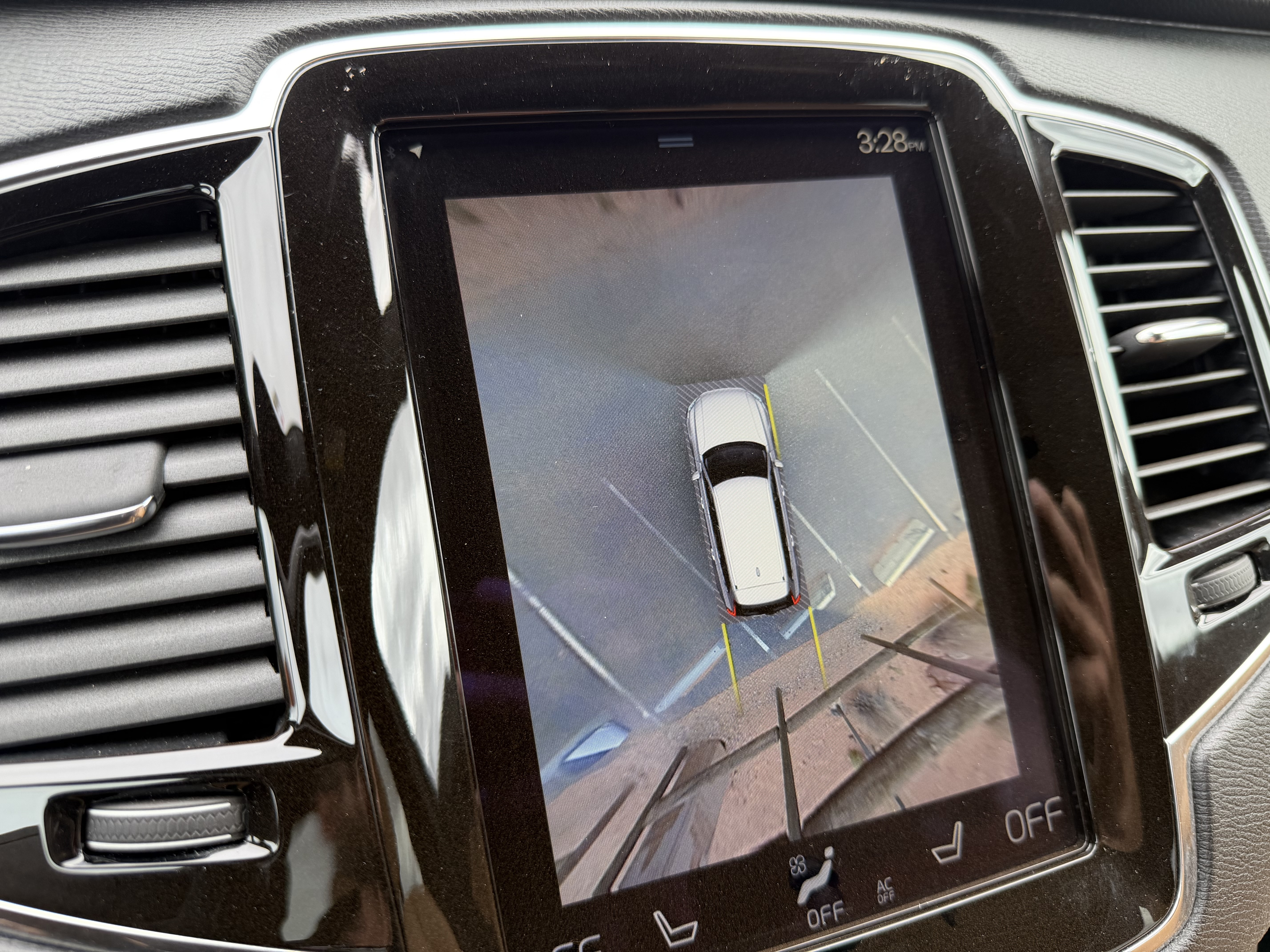Used 2017 Volvo XC90 AWD T6 Momentum image 14