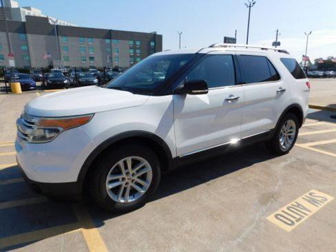 Used 2014 Ford Explorer XLT image 4