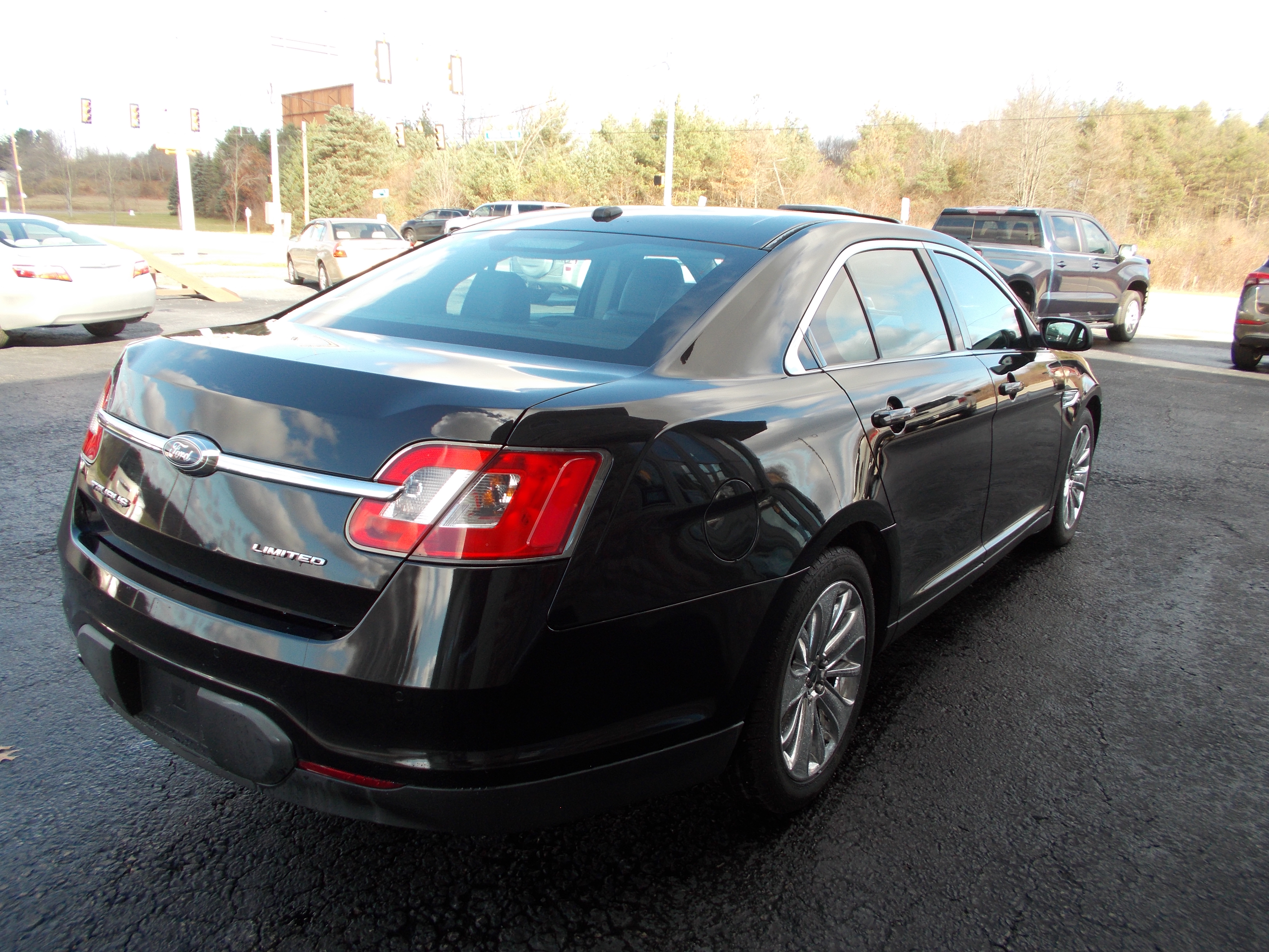 Used 2011 Ford Taurus Limited FWD image 5