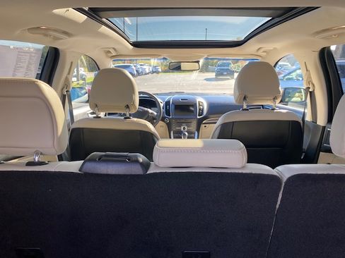 Used 2018 Ford Edge Titanium image 17