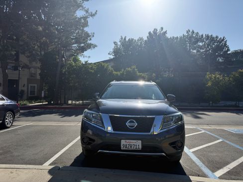 Used 2013 Nissan Pathfinder 4WD image 1