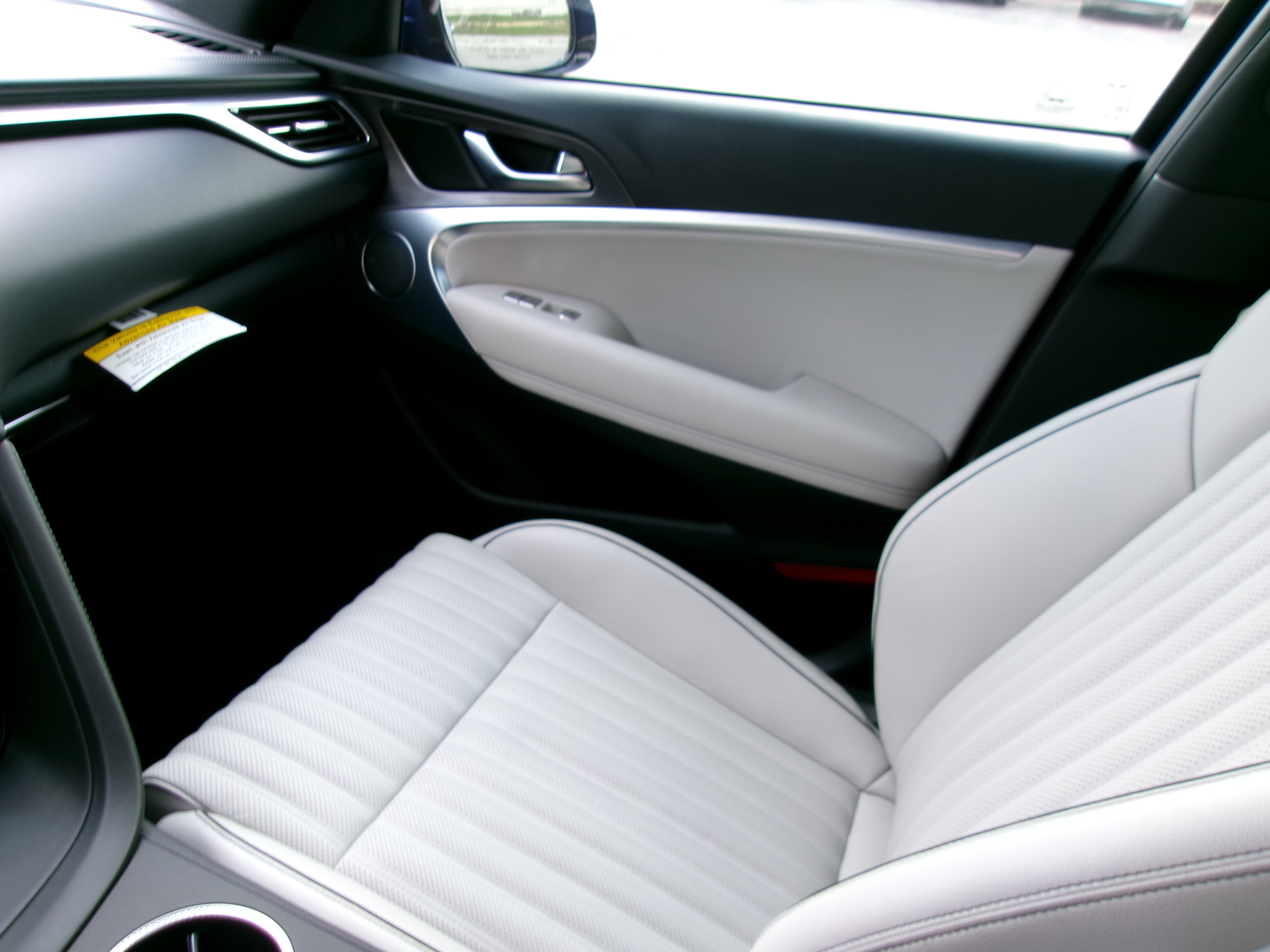 Used 2024 Genesis G70 2.5T Prestige RWD image 7