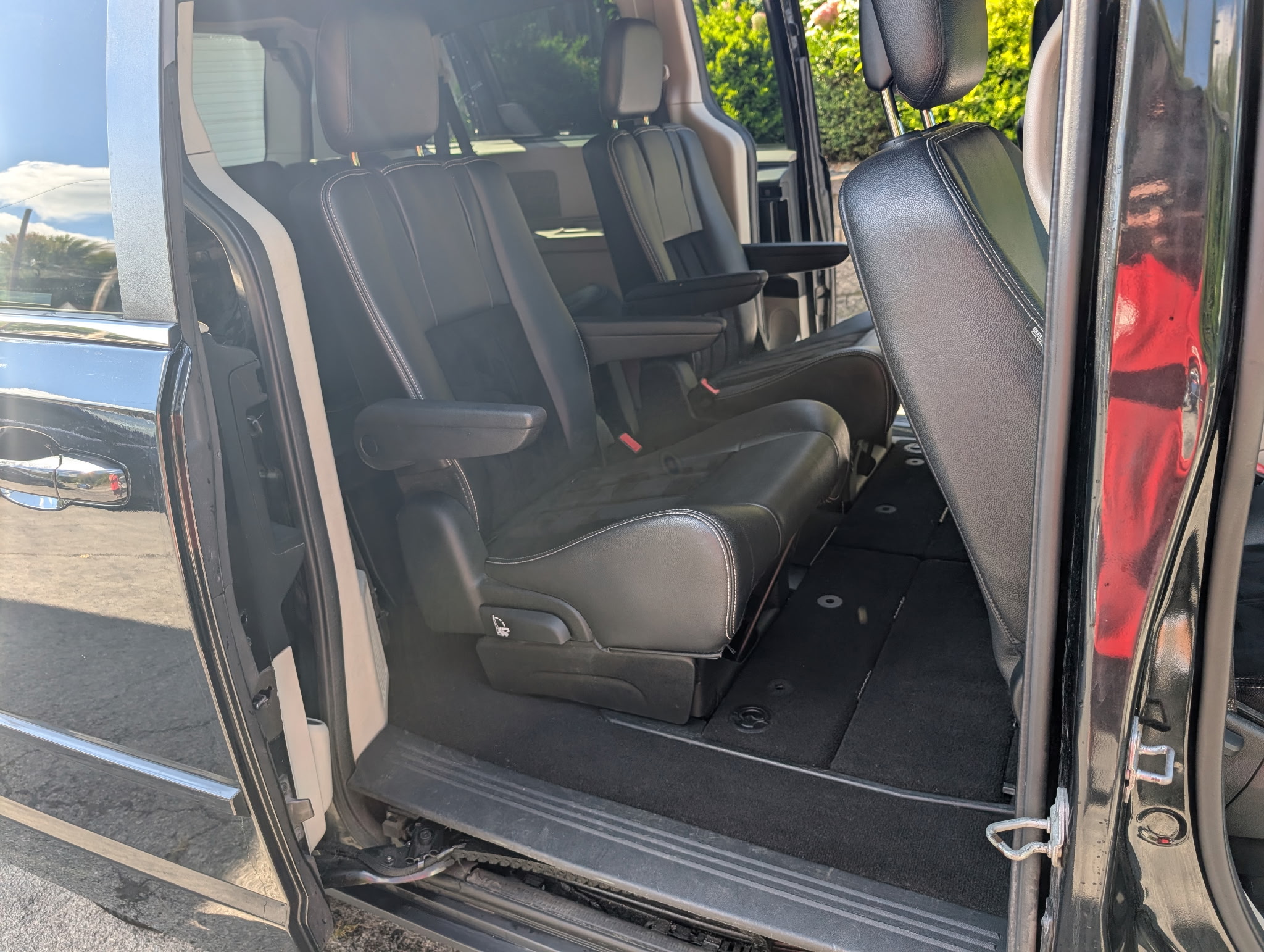 Used 2017 Dodge Grand Caravan SXT FWD image 11