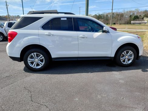 Used 2010 Chevrolet Equinox LT image 4