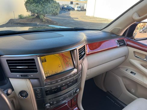 Used 2010 Lexus LX 570 image 41