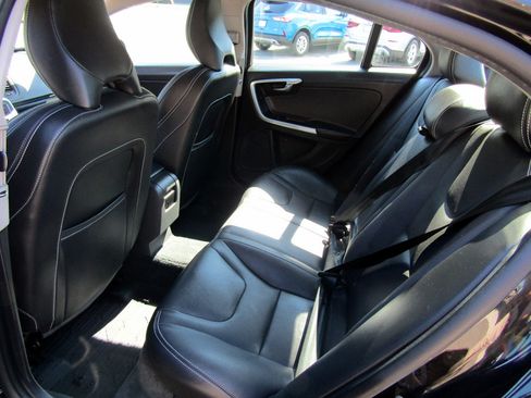 Used 2018 Volvo S60 T5 Dynamic AWD image 23