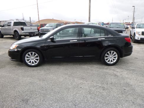 Used 2014 Chrysler 200 Limited image 1