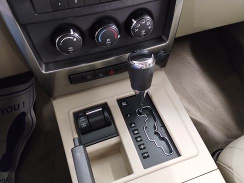 Used 2009 Jeep Liberty Sport image 12