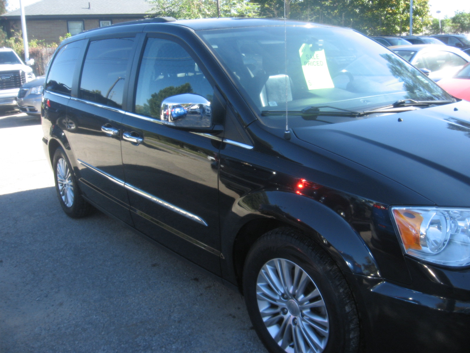 Used 2015 Chrysler Town & Country Touring-L FWD image 3