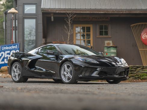 Used 2020 Chevrolet Corvette image 2