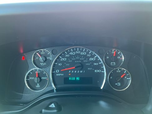 Used 2025 Chevrolet Express 2500 RWD image 13