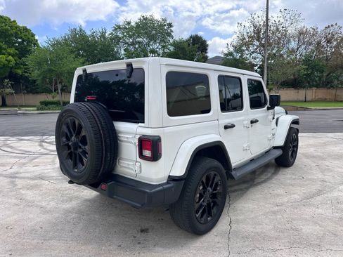 Used 2019 Jeep Wrangler Unlimited Sahara AWD/4WD image 5