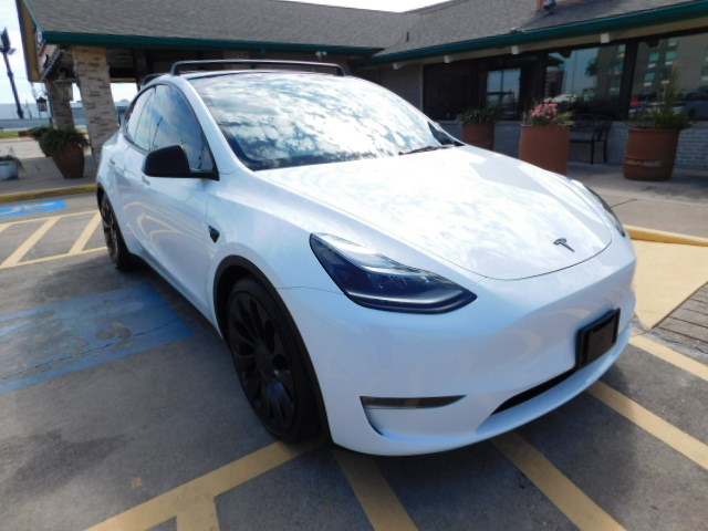 Used 2022 Tesla Model Y AWD Performance image 1
