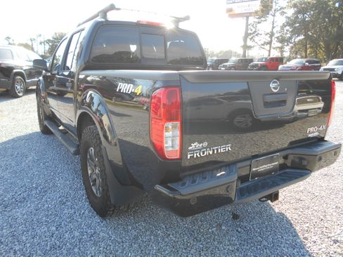 Used 2019 Nissan Frontier PRO-4X image 6