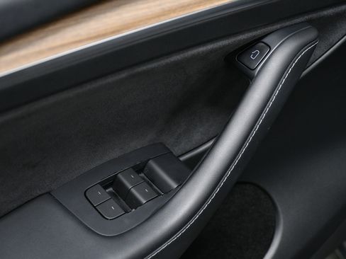 Used 2023 Tesla Model 3 Standard Range RWD image 8