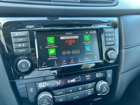 Used 2018 Nissan Rogue SV image 4