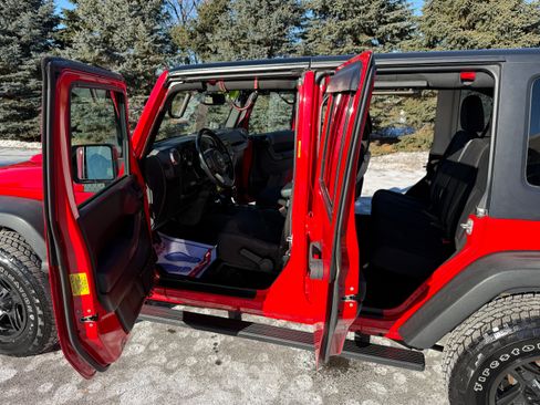 Used 2018 Jeep Wrangler Unlimited Sport image 10