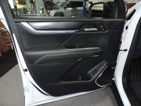 Used 2025 GMC Acadia Elevation image 30